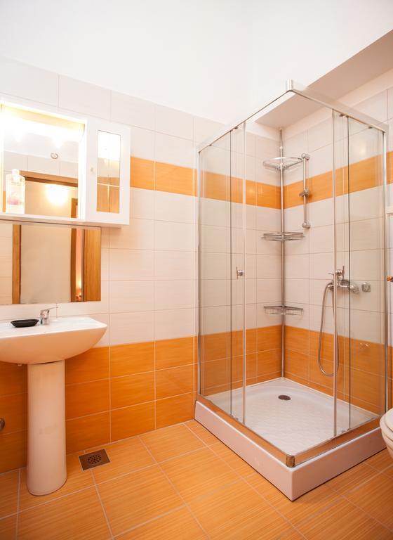 Apartments Fiona - Away From City Crowds Makarska Ruang foto