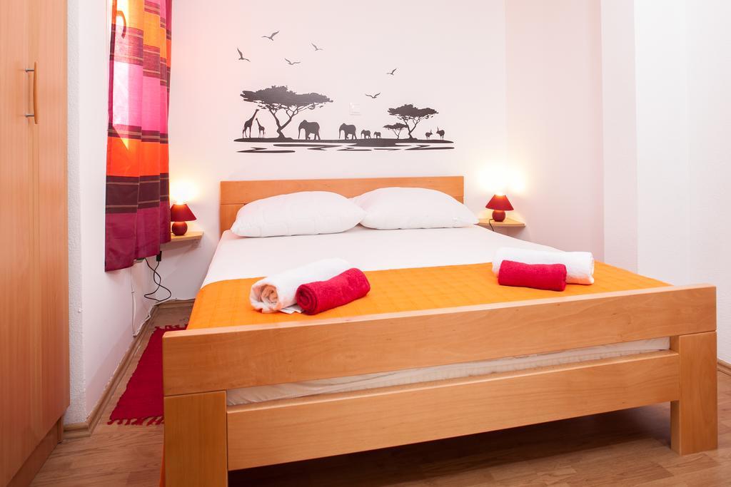 Apartments Fiona - Away From City Crowds Makarska Ruang foto