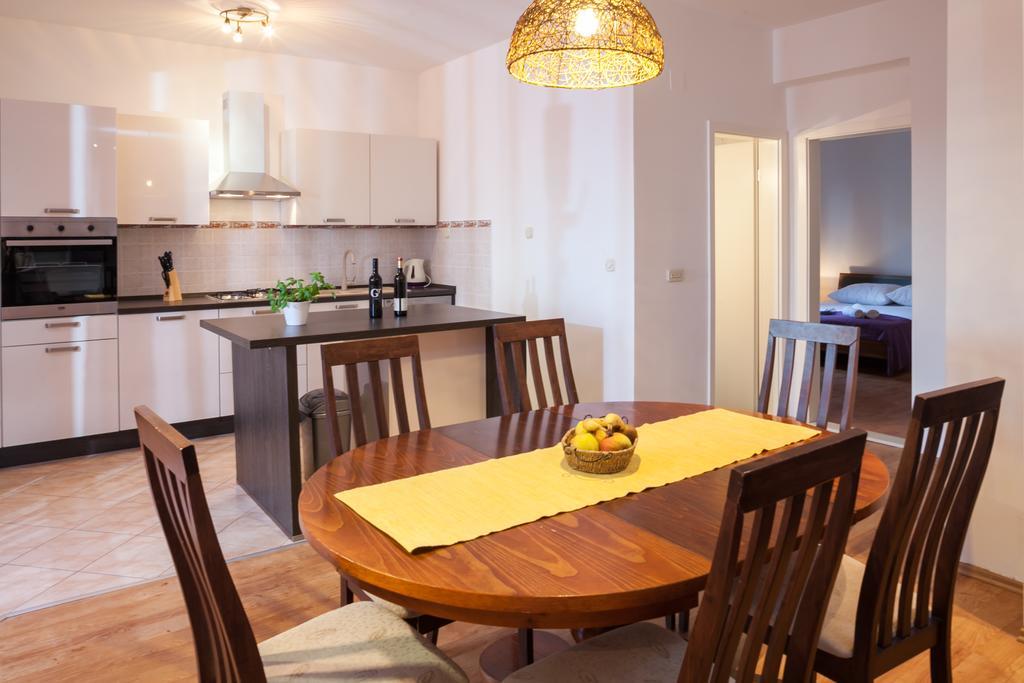 Apartments Fiona - Away From City Crowds Makarska Ruang foto