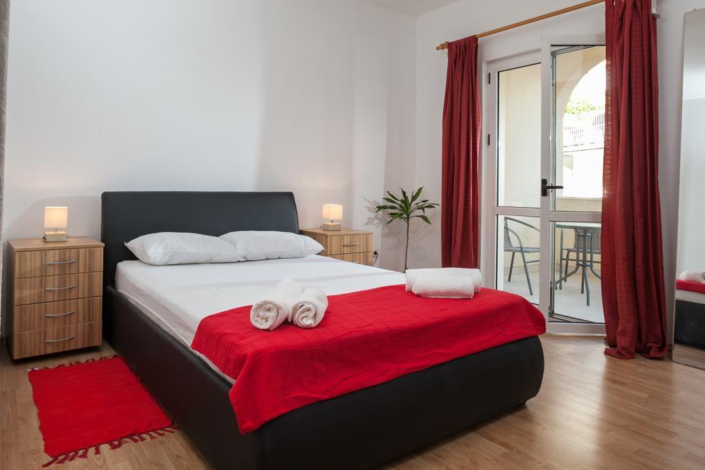 Apartments Fiona - Away From City Crowds Makarska Ruang foto