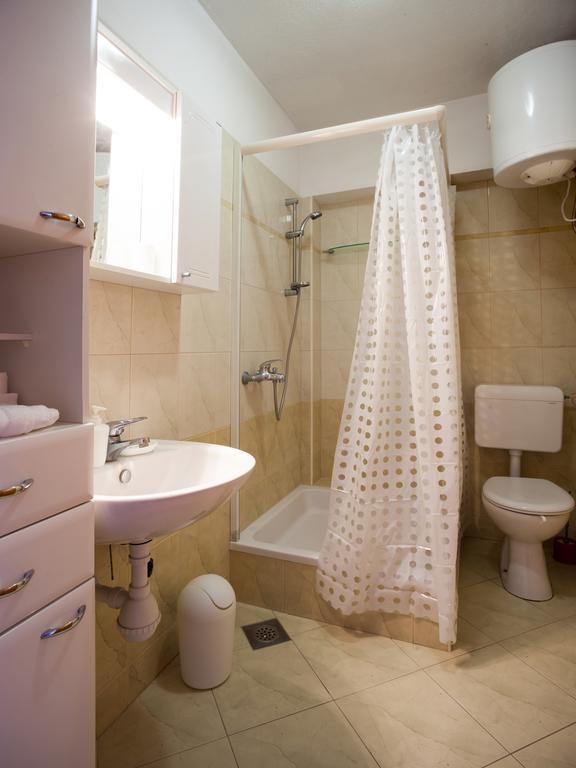 Apartments Fiona - Away From City Crowds Makarska Ruang foto