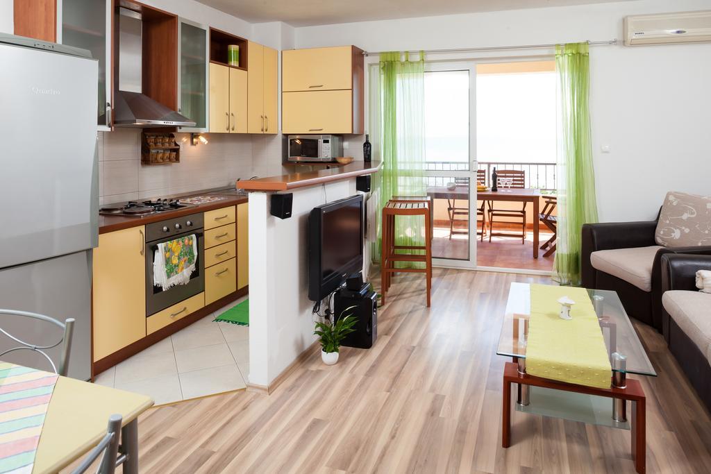 Apartments Fiona - Away From City Crowds Makarska Ruang foto