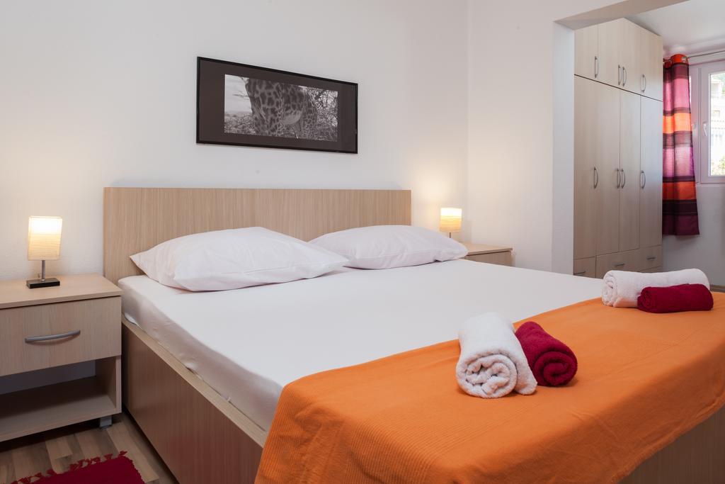 Apartments Fiona - Away From City Crowds Makarska Ruang foto