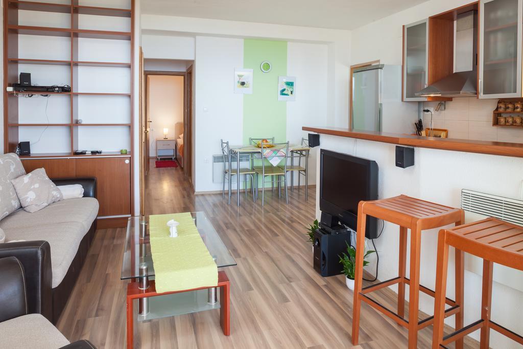 Apartments Fiona - Away From City Crowds Makarska Ruang foto
